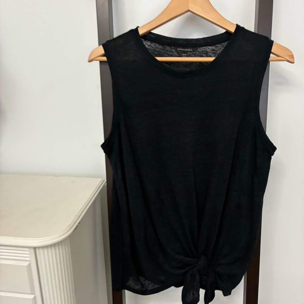 Banana Republic linen Black Sleeveless Knot-Front Top. Size small. Classic!